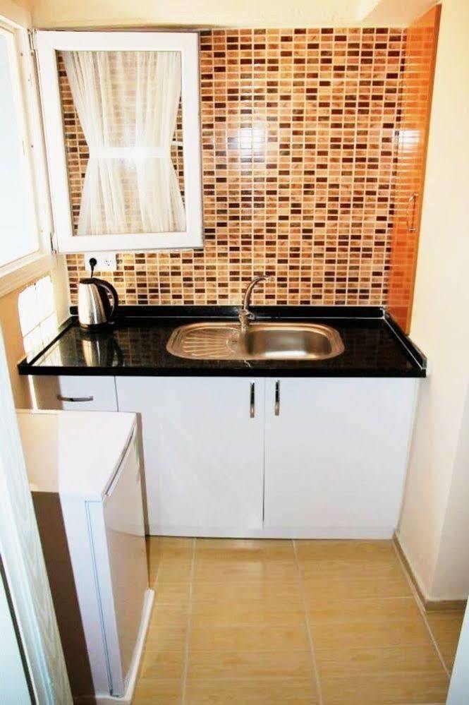 Mavi Butik Apart Кешме Экстерьер фото